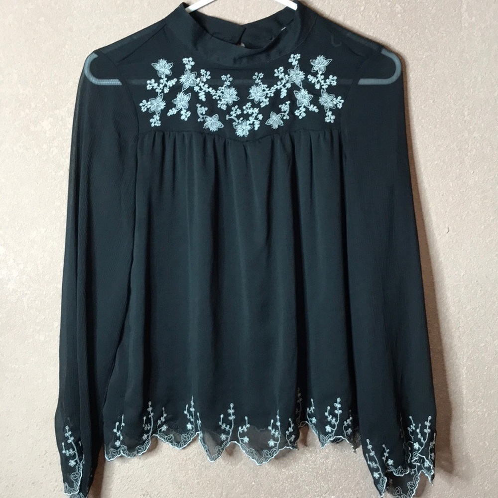 Black flowered detailed blouse